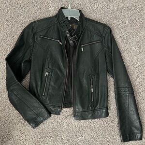 Size small black leather jacket
Great condition. Real leather, vintage.
